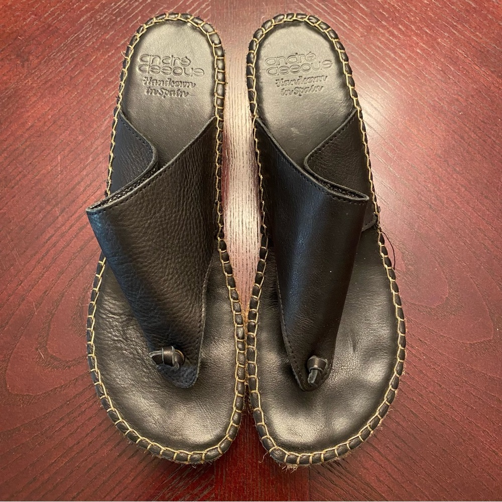 Andre Assous woman’s Black Leather Toe-Post Sandals